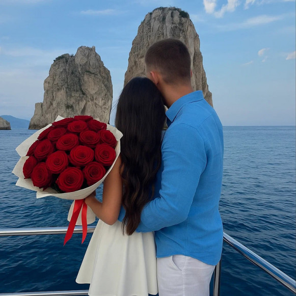 19 бордовых роз